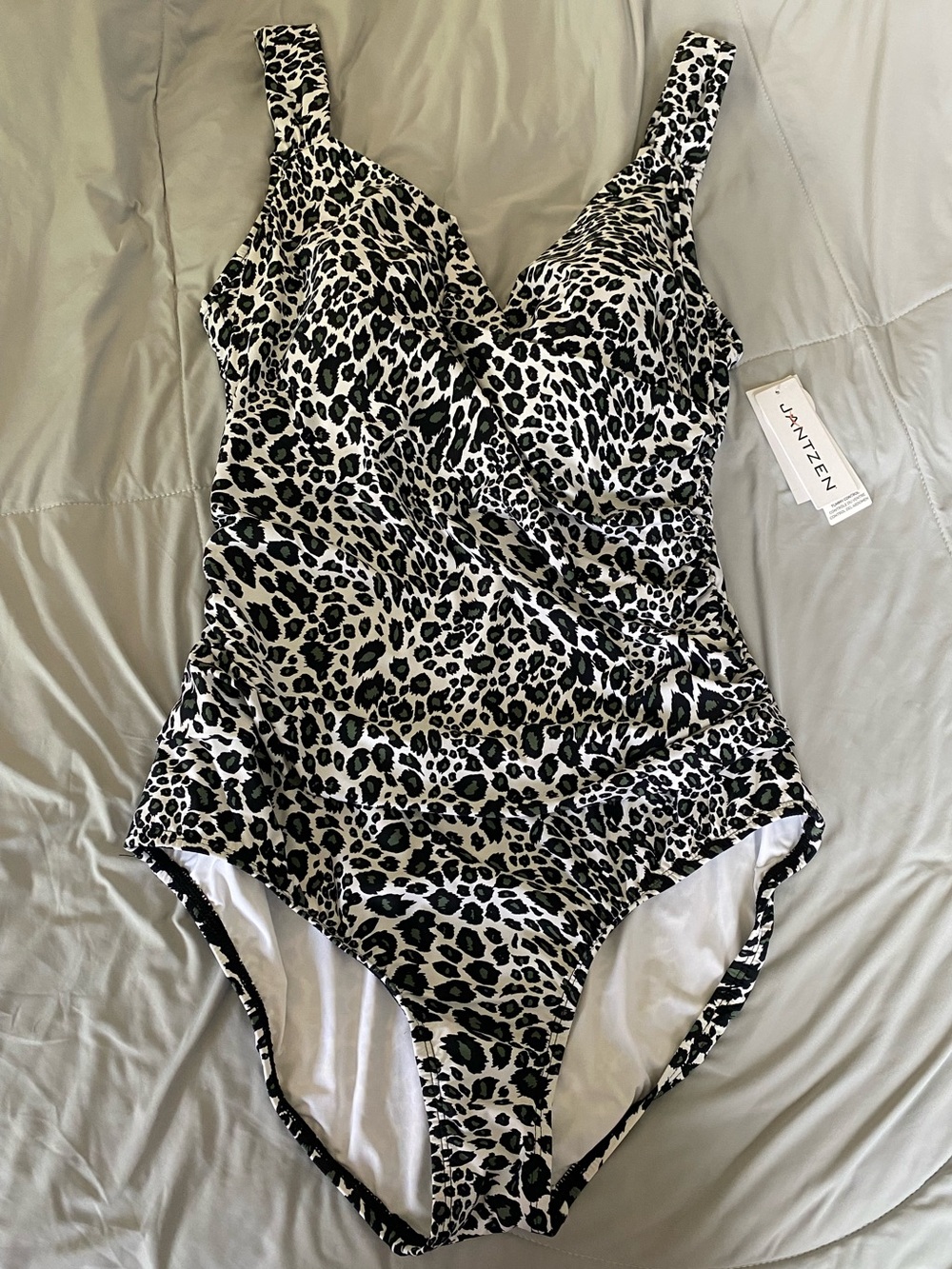 Jantzen Cascade Leopard Surplice Mio One Piece Swimsuit NWT size 14